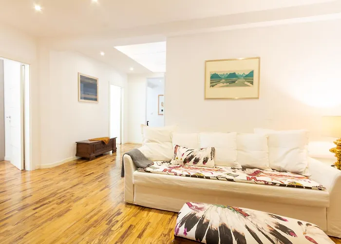 Realkasa Urbana Luxury Apt